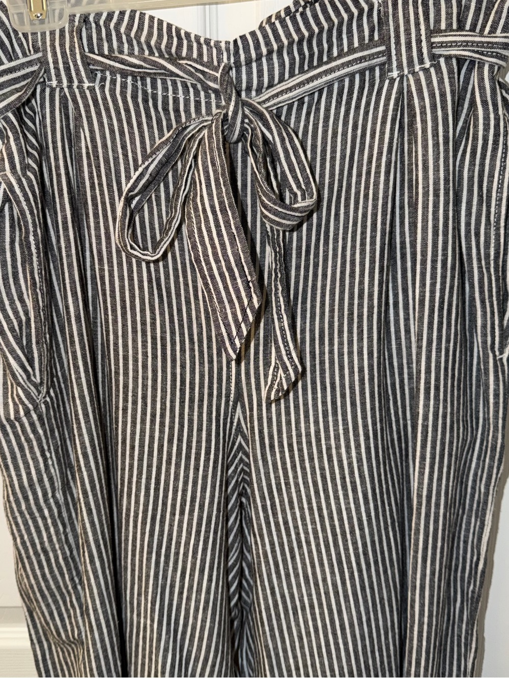 Max Studio Charcoal & White Striped Linen Cropped Pants Sz Lg - Picture 3 of 6